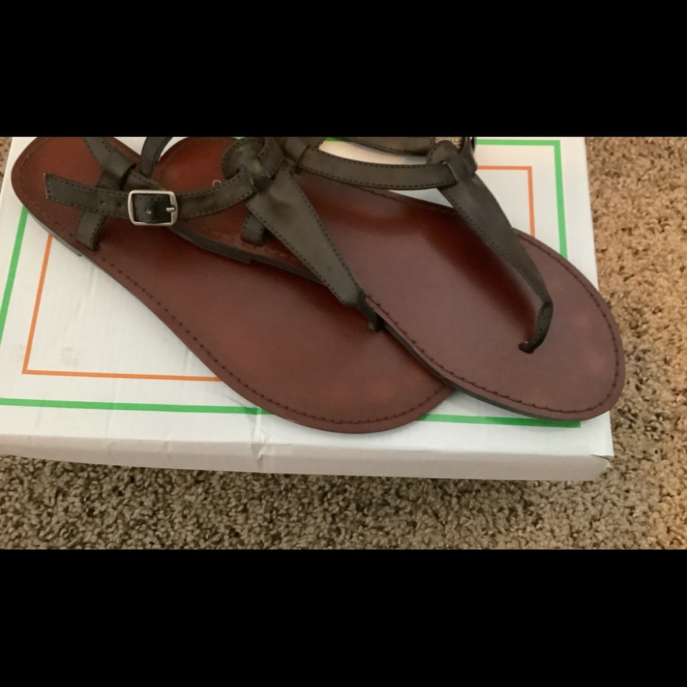Old Navy size 7 brown leather sandals.